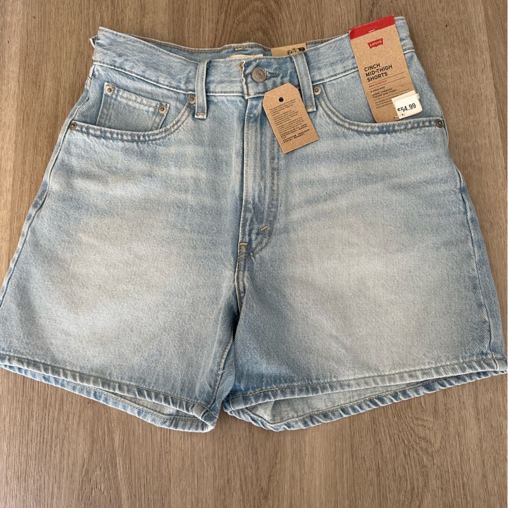 NWT Levi's Women's Cinch Mid-Thigh Shorts Abraided Art 27